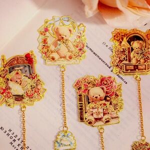 The Little Bear Metallic Bookmark w/Charms Chain (Set of 4)